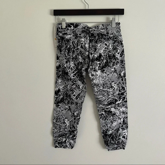 1 🆕 Calvin Klein Performance Cropped Leggings - Picture 3 of 4